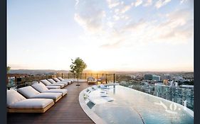 Luxury Peppers Infinity Pool Stylish With 2Bd & 1C Park